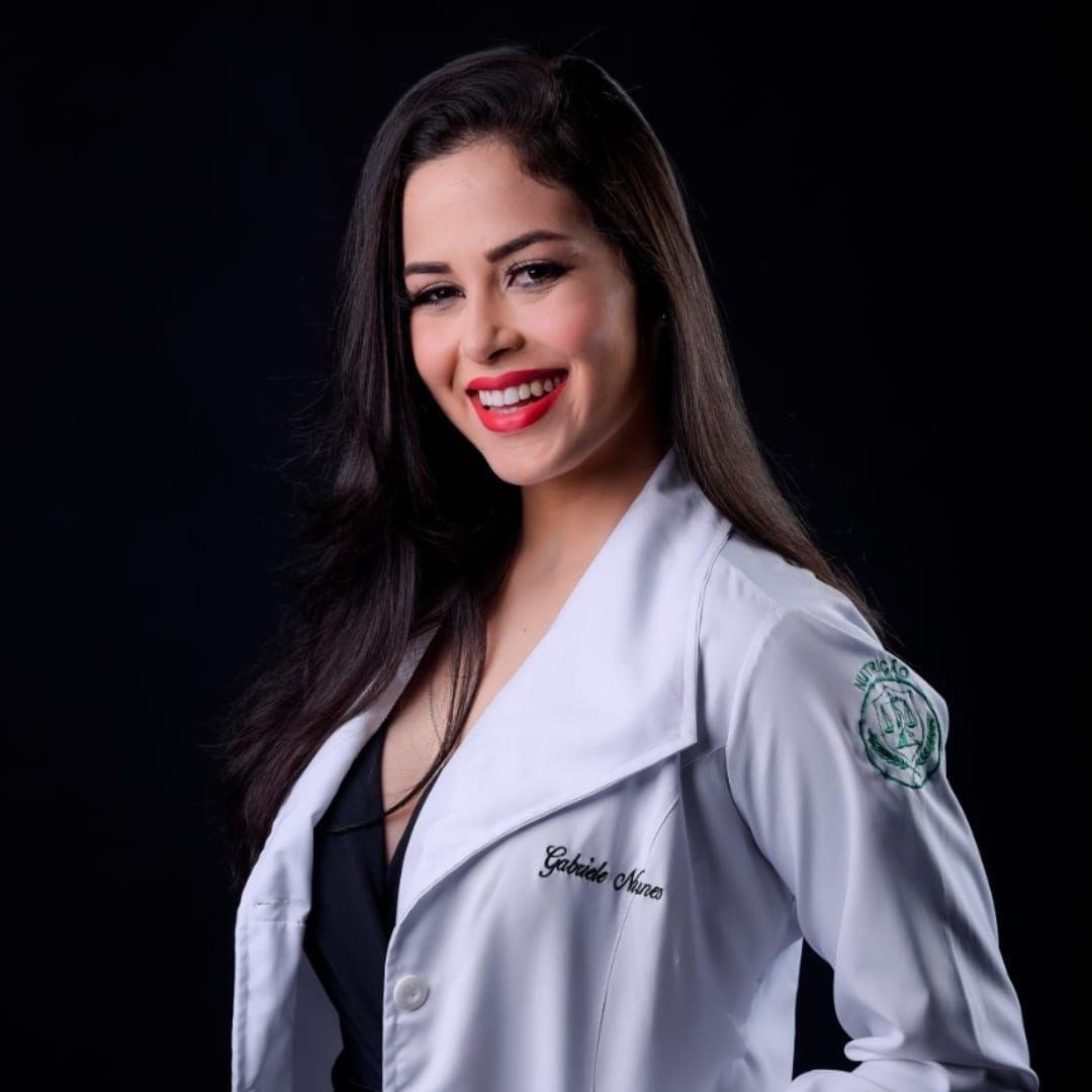 Nutricionista Gabriele Lima em retrato profissional.