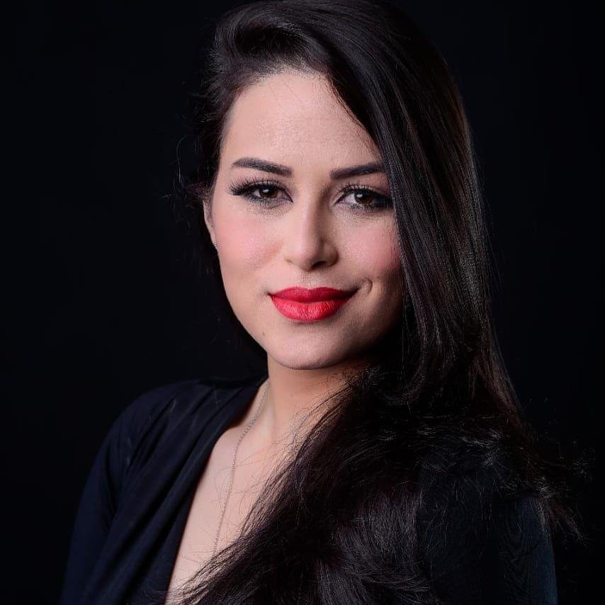 Retrato profissional da nutricionista Gabriele Lima.
